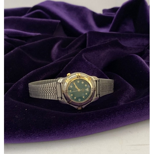 303 - A VINTAGE TIMEX INTAGLIO LADIES WRISTWATCH, quartz movement, with green dial, base metal bezel, stai... 