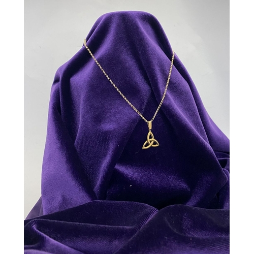 346 - A PRETTY 9CT YELLOW GOLD TRINITY KNOT PENDANT NECKLACE, the trinity knot pendant hallmarked to rever... 