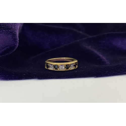 352 - A LOVELY 9CT YELLOW GOLD DIAMOND & SAPPHIRE RING, with four round cut sapphires separated by three r... 