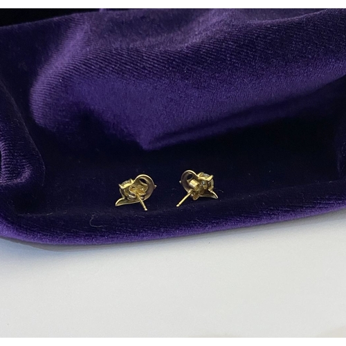 354 - A PAIR OF PRETTY 9CT YELLOW GOLD GEMSET STUD EARRINGS, with round cut clear gemstones claw set withi... 