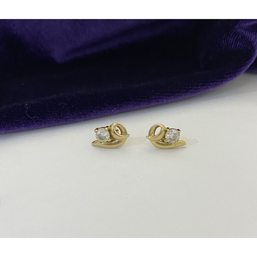 354 - A PAIR OF PRETTY 9CT YELLOW GOLD GEMSET STUD EARRINGS, with round cut clear gemstones claw set withi... 