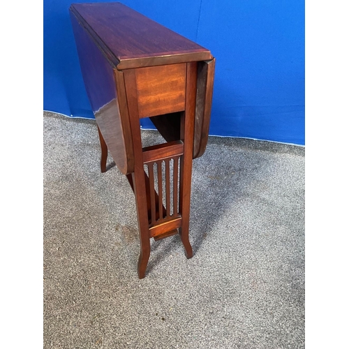 356 - A NICE MAHOGANY INLAID DROP LEAF SUTHERLAND TABLE, the top with crossbanding to border, splats to si... 