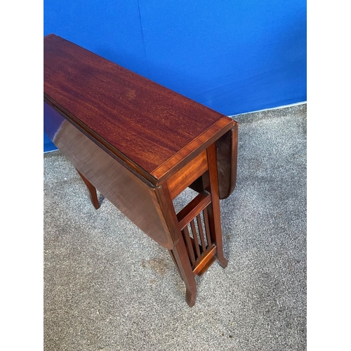 356 - A NICE MAHOGANY INLAID DROP LEAF SUTHERLAND TABLE, the top with crossbanding to border, splats to si... 