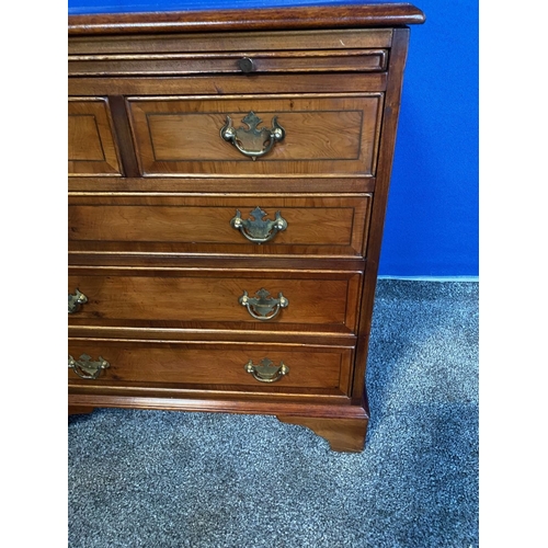 359 - A NEAT SIZED YEW WOOD FIVE DRAWER CHEST, inlaid to top, above pull-out slide with leather lining, ab... 