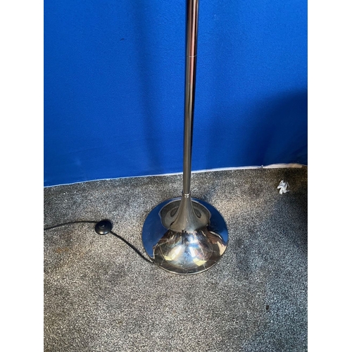 364 - A UNIQUE CHROME ADJUSTABLE STANDARD FLOOR LAMP, the support on circular base, in working order, dime... 