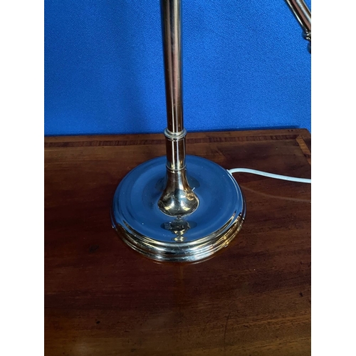 370 - A GOOD QUALITY CHROME ADJUSTABLE DESK LAMP, support on circular foot.