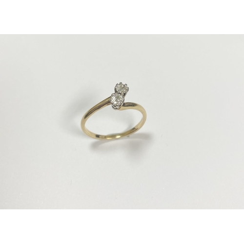 52 - A BEAUTIFUL 14CT YELLOW GOLD TWO STONE DIAMOND RING, two round cut diamonds claw set in raised prong... 