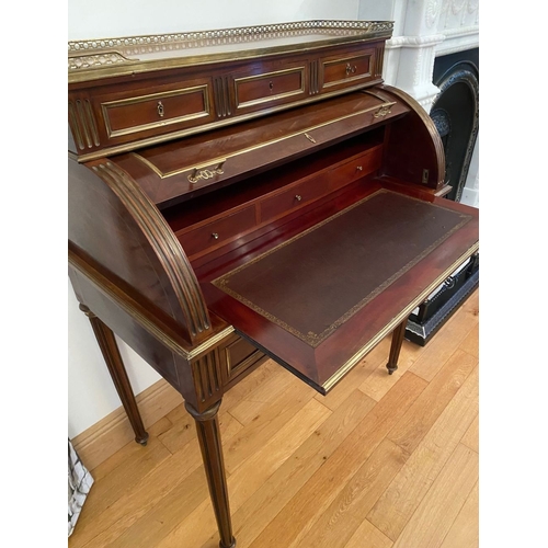 62 - A GOOD QUALITY FRENCH STYLE MAHOGANY BRASS INLAID WRITING DESK, the top with three quarter raised br... 