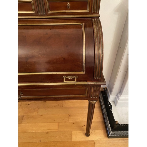 62 - A GOOD QUALITY FRENCH STYLE MAHOGANY BRASS INLAID WRITING DESK, the top with three quarter raised br... 