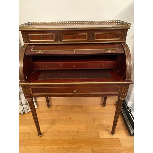 62 - A GOOD QUALITY FRENCH STYLE MAHOGANY BRASS INLAID WRITING DESK, the top with three quarter raised br... 