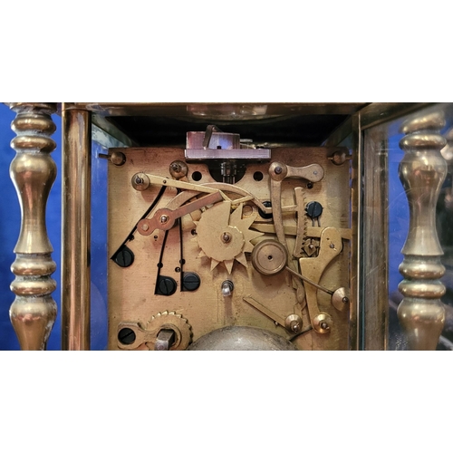 64 - AN EARLY 20TH CENTURY BRASS FRAMED REPEATING CARRIAGE CLOCK, with white enamelled dial, with Roman n... 