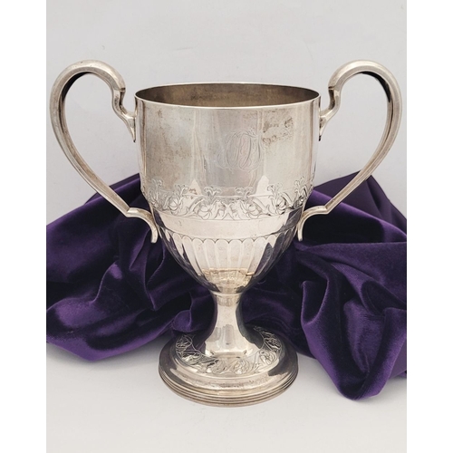 7 - A GEORGE III IRISH SILVER LOVING CUP, by Matthew West, Dublin c.1788. Of nice proportions, with twin... 