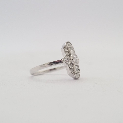 70 - AN ART DECO INSPIRED DIAMOND RING, in the classical Art Deco design with a mix of baguette and round... 