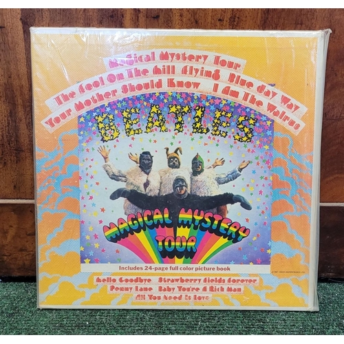 195 - TWO VINTAGE BEATLES RECORDS/VINYLS: (i) THE BEATLES – REVOLVER, (PARLOPHONE, PCSJ 7009), EMI, in ori... 