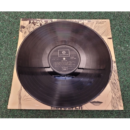 195 - TWO VINTAGE BEATLES RECORDS/VINYLS: (i) THE BEATLES – REVOLVER, (PARLOPHONE, PCSJ 7009), EMI, in ori... 