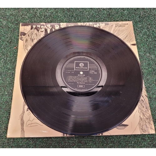 195 - TWO VINTAGE BEATLES RECORDS/VINYLS: (i) THE BEATLES – REVOLVER, (PARLOPHONE, PCSJ 7009), EMI, in ori... 