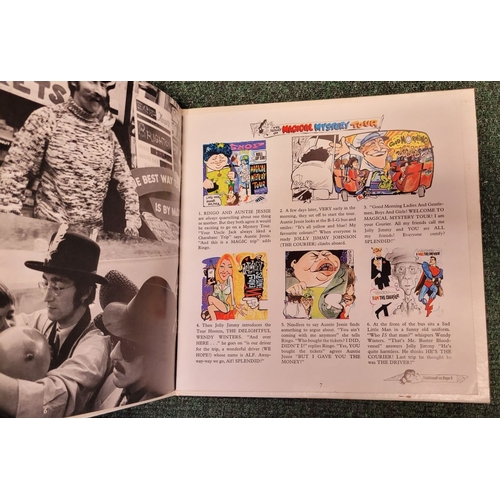 195 - TWO VINTAGE BEATLES RECORDS/VINYLS: (i) THE BEATLES – REVOLVER, (PARLOPHONE, PCSJ 7009), EMI, in ori... 