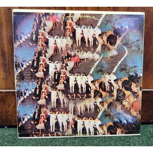 195 - TWO VINTAGE BEATLES RECORDS/VINYLS: (i) THE BEATLES – REVOLVER, (PARLOPHONE, PCSJ 7009), EMI, in ori... 