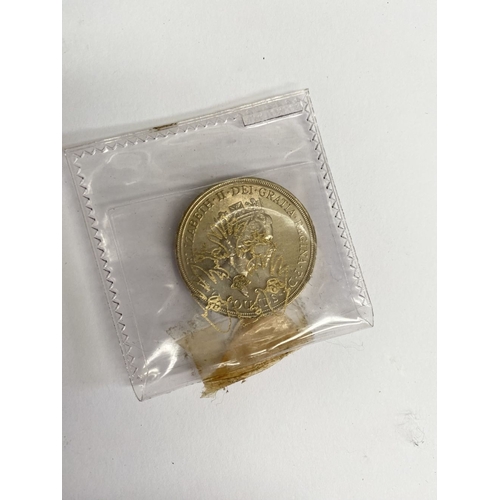 199 - A COLLECTION OF WORLDWIDE COINS, to include five 10 Francs coins dating 1967 – 1970, two United Stat... 