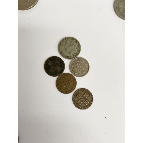 200 - A COLLECTION OF WORLDWIDE COINS, to include British India George V 2 Annas coin, British Threepence ... 