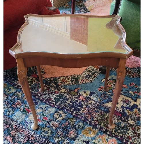 208 - A NEATLY SIZED SERPENTINE SHAPED GLASS TOP SIDE / LAMP TABLE, the table top with shaped glass surfac... 