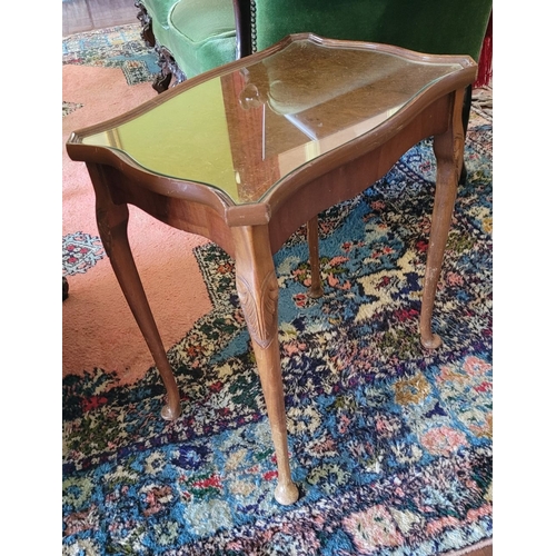 208 - A NEATLY SIZED SERPENTINE SHAPED GLASS TOP SIDE / LAMP TABLE, the table top with shaped glass surfac... 