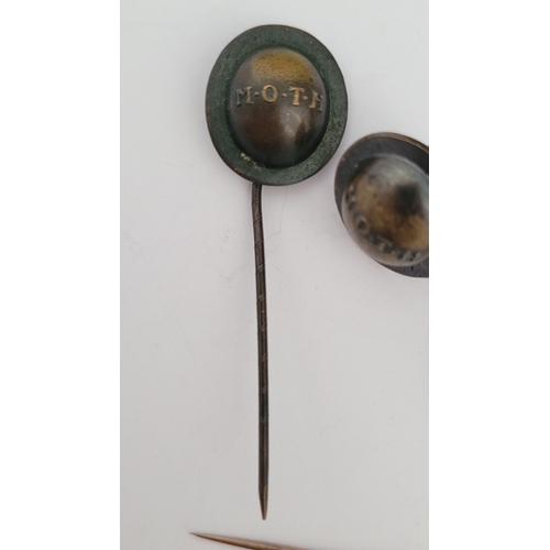 218 - A COLLECTION OF SOUTH AFRICAN MILITARY BADGES/PINS, includes: (i) A M.O.T.H pin and lapel badge, The... 
