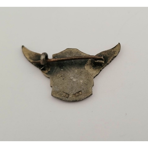 218 - A COLLECTION OF SOUTH AFRICAN MILITARY BADGES/PINS, includes: (i) A M.O.T.H pin and lapel badge, The... 