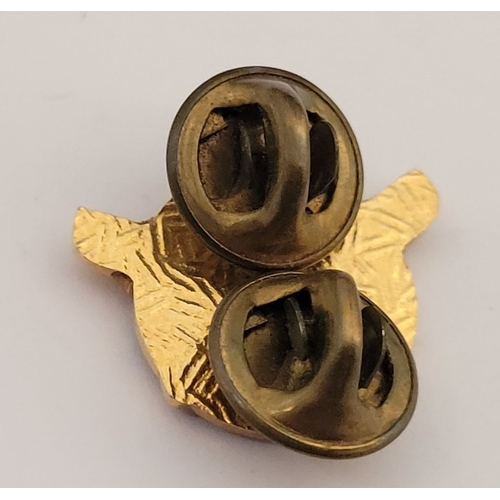 218 - A COLLECTION OF SOUTH AFRICAN MILITARY BADGES/PINS, includes: (i) A M.O.T.H pin and lapel badge, The... 