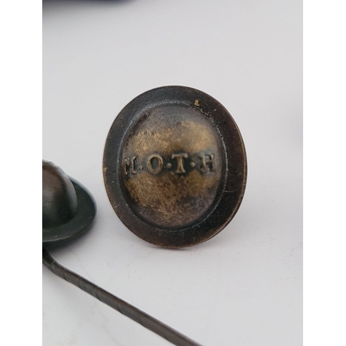 218 - A COLLECTION OF SOUTH AFRICAN MILITARY BADGES/PINS, includes: (i) A M.O.T.H pin and lapel badge, The... 