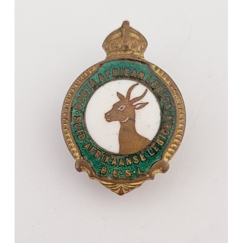 218 - A COLLECTION OF SOUTH AFRICAN MILITARY BADGES/PINS, includes: (i) A M.O.T.H pin and lapel badge, The... 