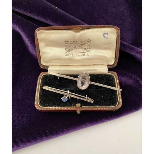 234 - A 9CT WHITE GOLD & SILVER GEMSET BAR BROOCH, 9ct white gold brooch marked 9ct to reverse, set with b... 