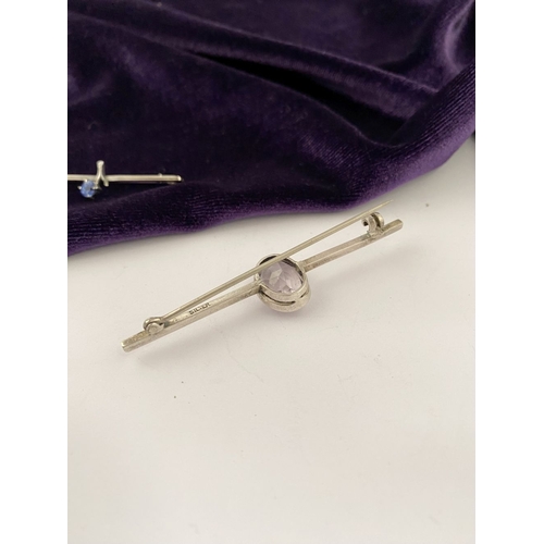 234 - A 9CT WHITE GOLD & SILVER GEMSET BAR BROOCH, 9ct white gold brooch marked 9ct to reverse, set with b... 