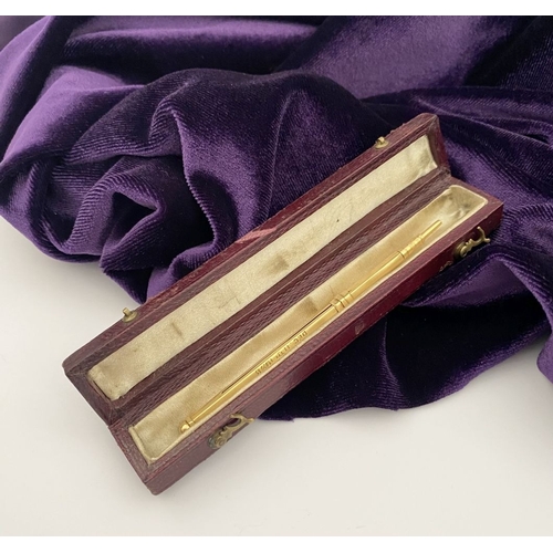 16 - AN EARLY 20TH CENTURY CASED 18CT GOLD SWIZZLE STICK, numbered & hallmarked to body with Maker’s mark... 
