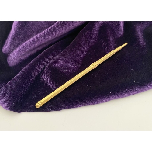 16 - AN EARLY 20TH CENTURY CASED 18CT GOLD SWIZZLE STICK, numbered & hallmarked to body with Maker’s mark... 