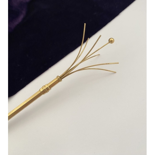 16 - AN EARLY 20TH CENTURY CASED 18CT GOLD SWIZZLE STICK, numbered & hallmarked to body with Maker’s mark... 