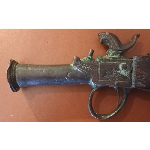 193 - A GEORGIAN BLACK POWDER PERCUSSION PISTOL RELIC. Dimensions: 16cm long overall.