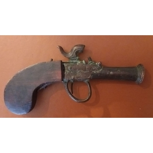 193 - A GEORGIAN BLACK POWDER PERCUSSION PISTOL RELIC. Dimensions: 16cm long overall.
