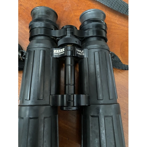 198 - A CASED PAIR OF CARL ZEISS WEST GERMANY BINOCULARS, Dialyt 7x42B. Made in West Germany.