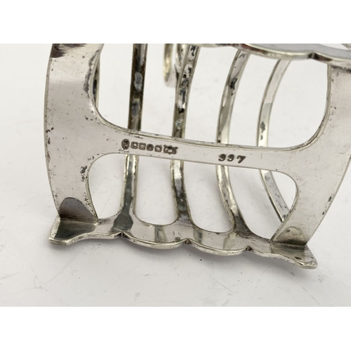 217 - A SILVERPLATE LOT TO INCLUDE: A SET OF FOUR VINTAGE HEAVY SILVER-PLATE SAUCE BOATS, VINTAGE SILVER-P... 