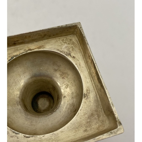 217 - A SILVERPLATE LOT TO INCLUDE: A SET OF FOUR VINTAGE HEAVY SILVER-PLATE SAUCE BOATS, VINTAGE SILVER-P... 