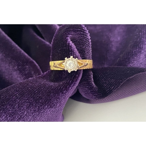 22 - AN ATTRACTIVE 18CT GOLD DIAMOND SOLITAIRE RING, central round cut diamond in decorative raised claw ... 