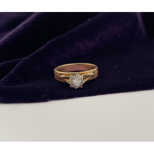 22 - AN ATTRACTIVE 18CT GOLD DIAMOND SOLITAIRE RING, central round cut diamond in decorative raised claw ... 