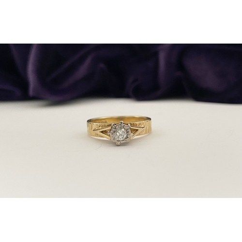 22 - AN ATTRACTIVE 18CT GOLD DIAMOND SOLITAIRE RING, central round cut diamond in decorative raised claw ... 