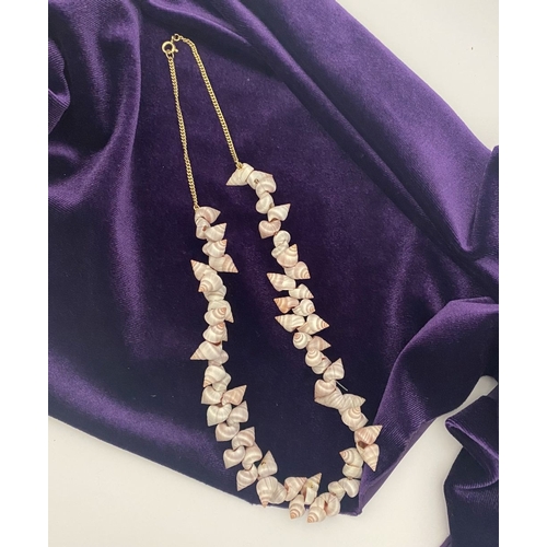 228 - A PRETTY SHELL BEADED NECKLACE ON 9CT GOLD CHAIN, hallmarked 375 to clasp. Shells in overall good co... 