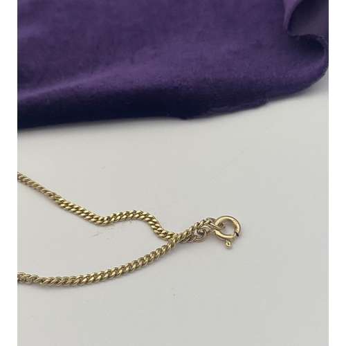 228 - A PRETTY SHELL BEADED NECKLACE ON 9CT GOLD CHAIN, hallmarked 375 to clasp. Shells in overall good co... 