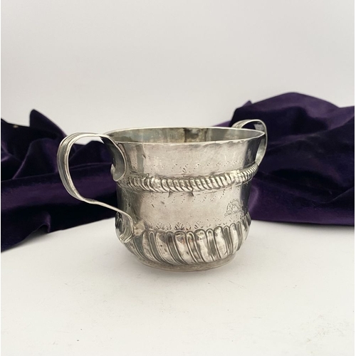 23 - AN EARLY GEORGE I SILVER PORRINGER BOWL, Hallmarked with Makers mark James Goodwin, London c.1714. T... 