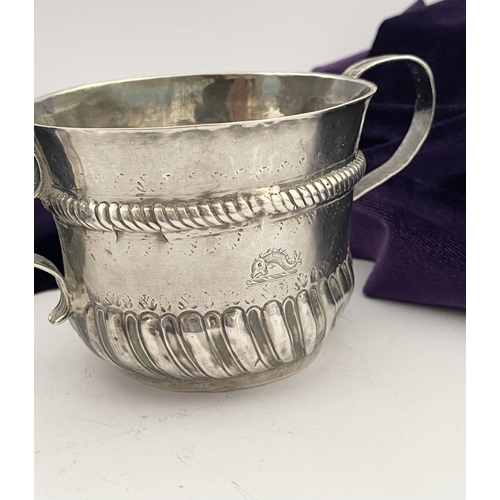 23 - AN EARLY GEORGE I SILVER PORRINGER BOWL, Hallmarked with Makers mark James Goodwin, London c.1714. T... 