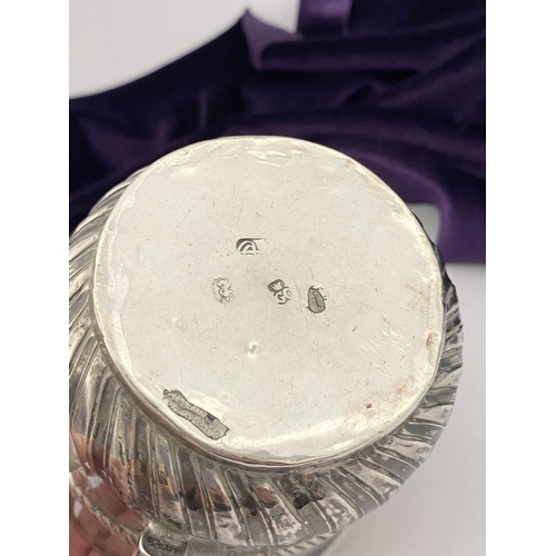 23 - AN EARLY GEORGE I SILVER PORRINGER BOWL, Hallmarked with Makers mark James Goodwin, London c.1714. T... 