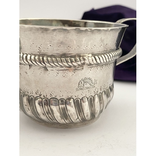 23 - AN EARLY GEORGE I SILVER PORRINGER BOWL, Hallmarked with Makers mark James Goodwin, London c.1714. T... 